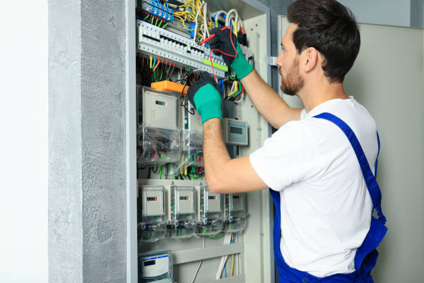 Best Electrical Outlet Repair  in Flora, IL